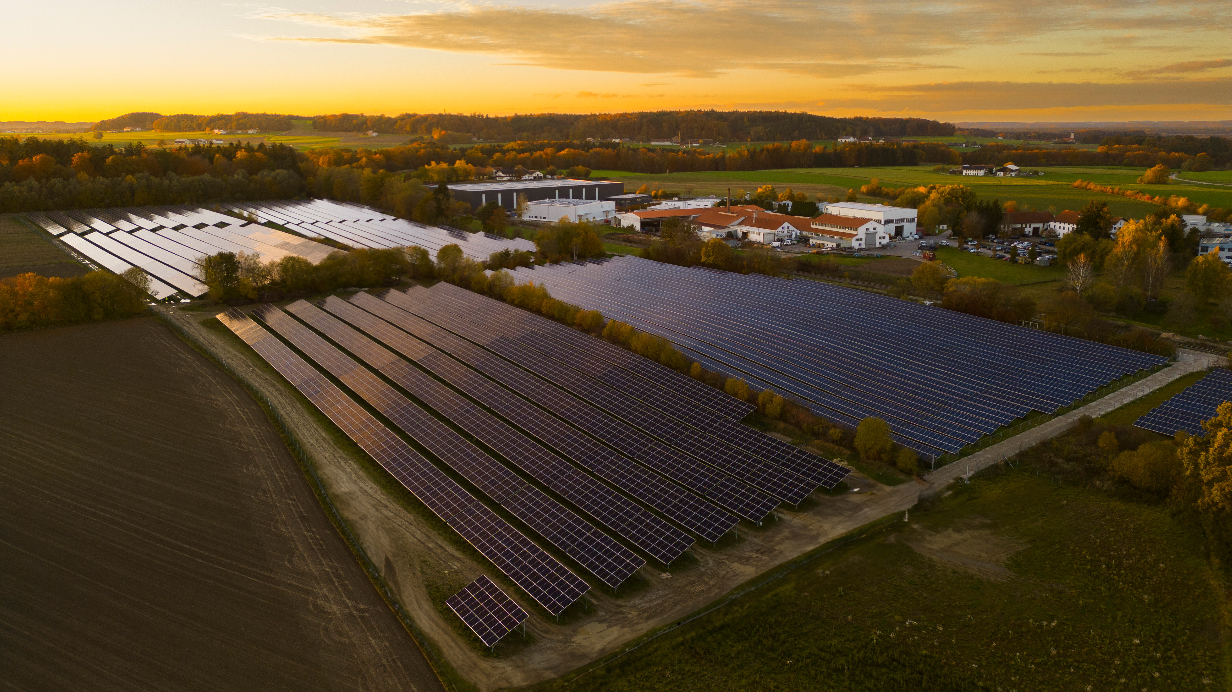 Der Solarpark Hieringer Feld in Burghausen.