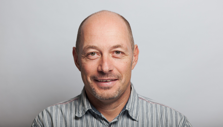 Porträt von Prof. Dr. Stefan Brunnert.