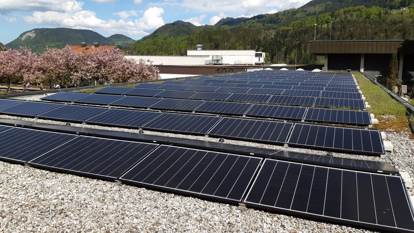 PV-Dachanlage auf dem AlpenCongress in Berchtesgaden